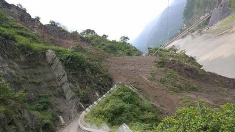 مردان میں نوجوان پہاڑی سے گر کر جان کی بازی ہار گیا