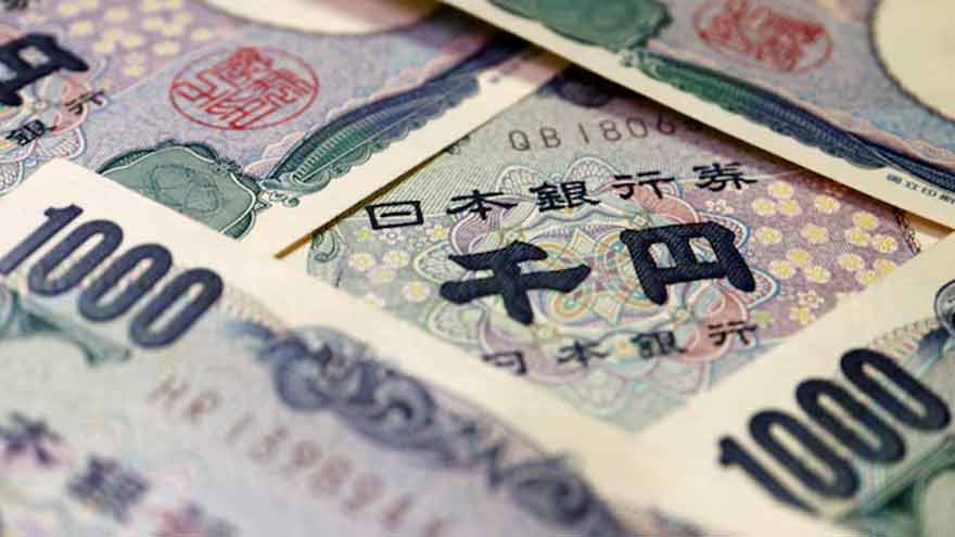 Yen softens after strong week, dollar steady as traders weigh rate outlook