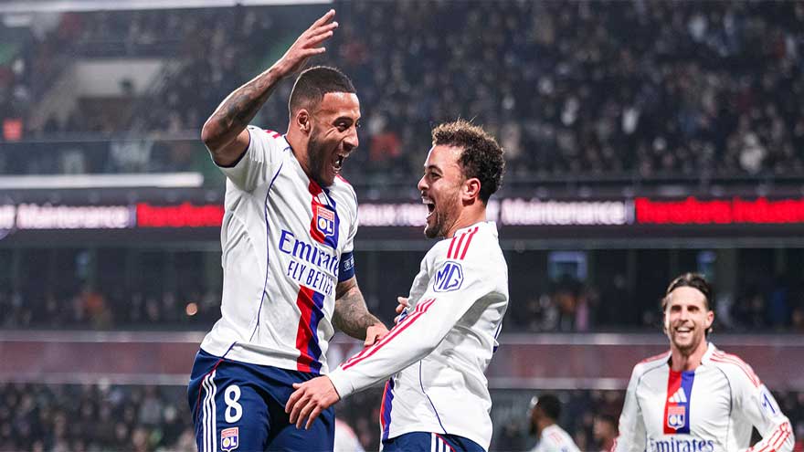 Lyon down Nice to boost Ligue 1 title bid with 13th straight win