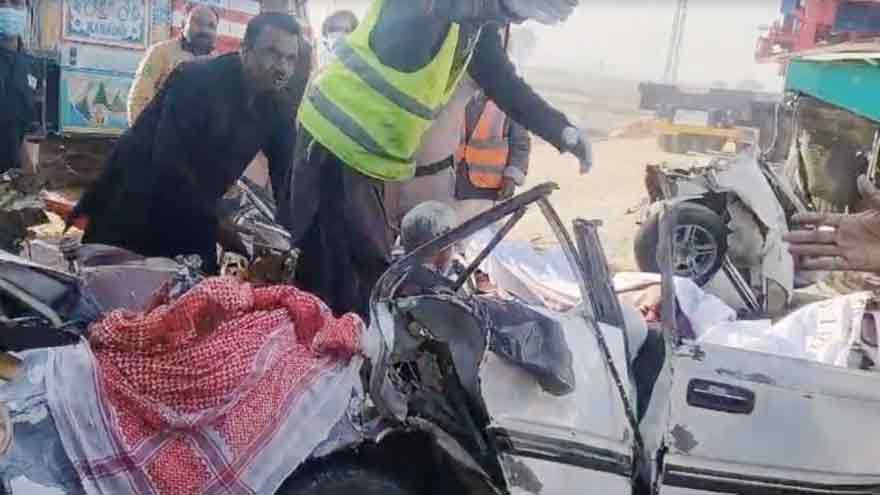 Six killed in road mishap near Nowshero Feroze