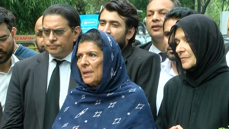 علیمہ خان کی حاضری معافی مسترد، وارنٹ گرفتاری دوبارہ جاری