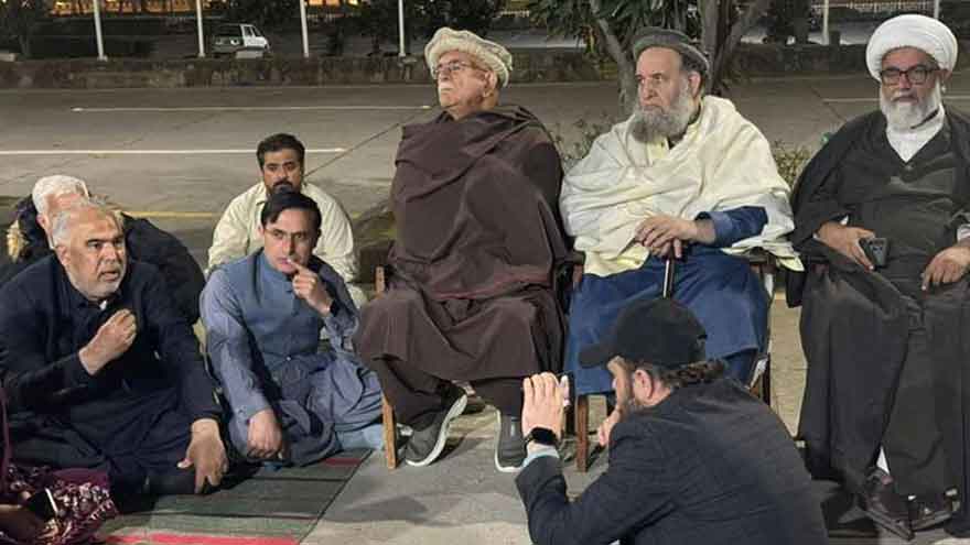 Opposition alliance vows sit-in will continue until demands on Imran Khan met