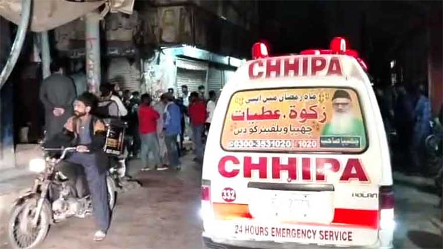 Two killed, minor girl injured in Karachi firing