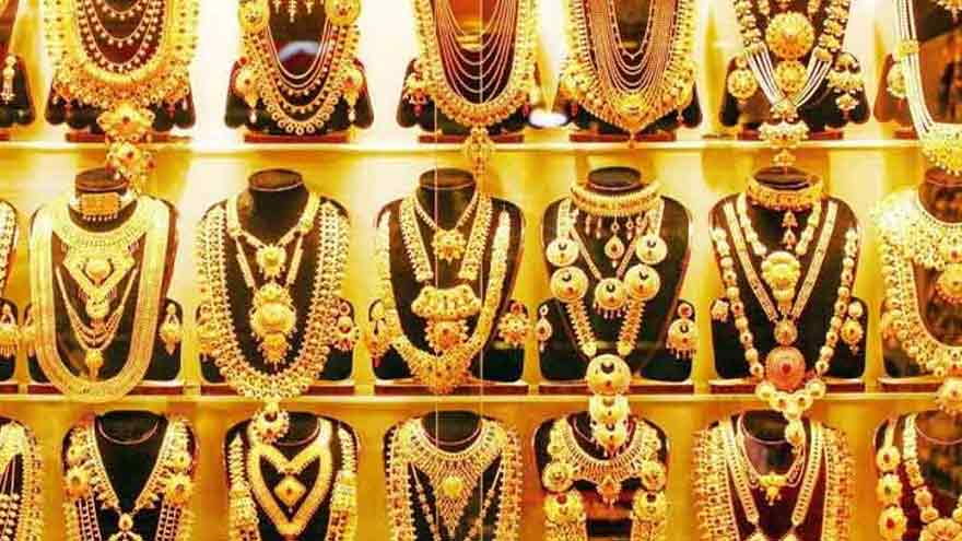 Gold prices plunge by Rs9,000 in Pakistan