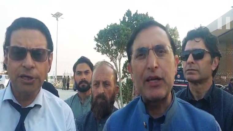 ہم اپنی آنکھوں سے دیکھنا چاہتے ہیں بانی کی آنکھ کیسی ہے: بیرسٹر گوہر