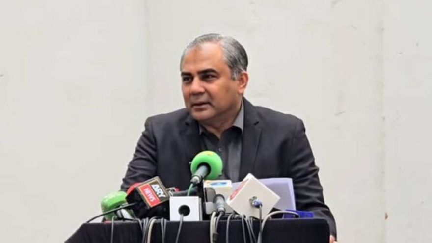 Imran Khan health update: Govt rejects vision loss claims, Naqvi blames political tactics