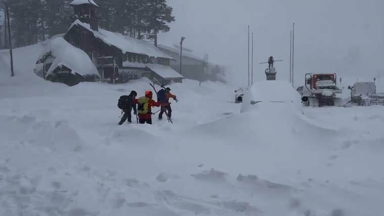 امریکی ریاست کیلیفورنیا میں برفانی تودا گرنے سے 8 سیاح ہلاک