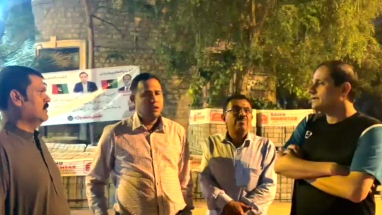 میئر کراچی کا رات گئے مختلف علاقوں کا دورہ، ترقیاتی کاموں کا جائزہ لیا