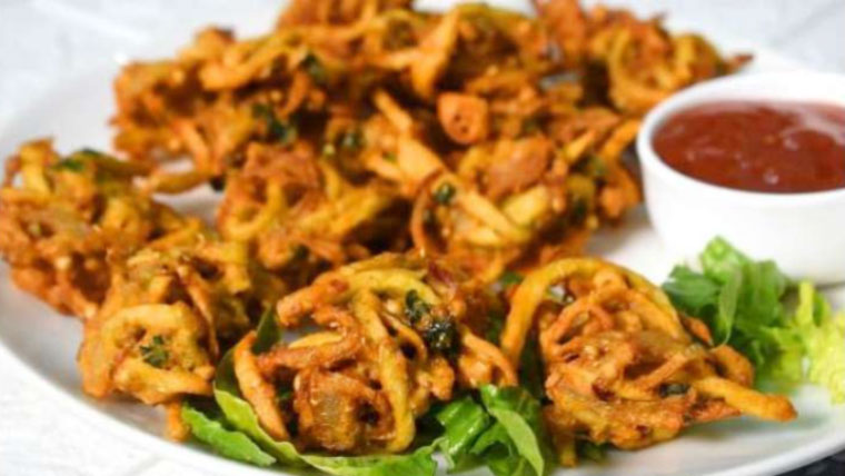 افطار میں پکوڑوں کی روایت کیسے بنی؟ تاریخ کی دلچسپ داستان