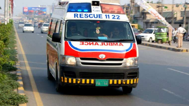 راولپنڈی: تیز رفتار گاڑی حفاظتی باڑ سے جا ٹکرائی، ایک شخص جاں بحق، بیوی اور بیٹی زخمی