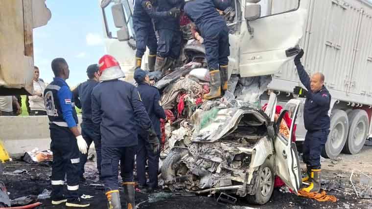 مصر: ٹرک اور مسافر بس میں خوفناک تصادم، 18 افراد جاں بحق