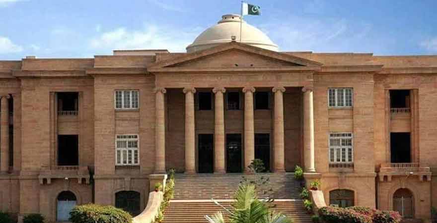 SHC slams Karachi Water corporation orders piped water delivery to residents