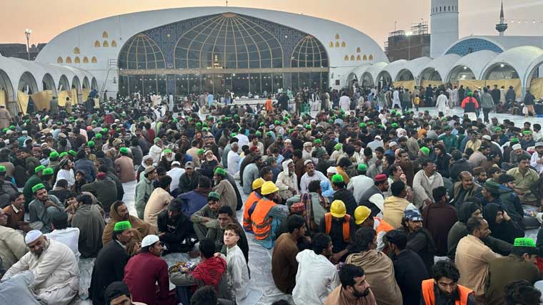 داتا دربار پر سحر و افطار کا خصوصی اہتمام