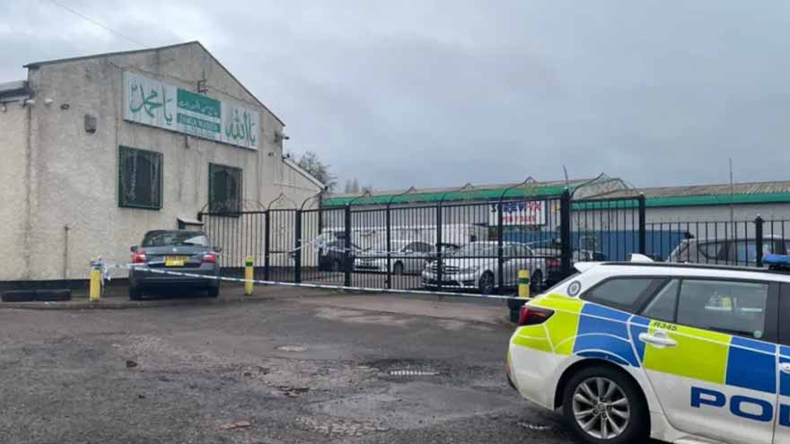 Teen dies after being stabbed outside mosque