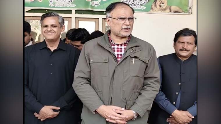 جس نے مجھ  بند کرایا آج  اُسی جیل  میں بیٹھا وہی شخص چیخ رہا ہے:احسن اقبال