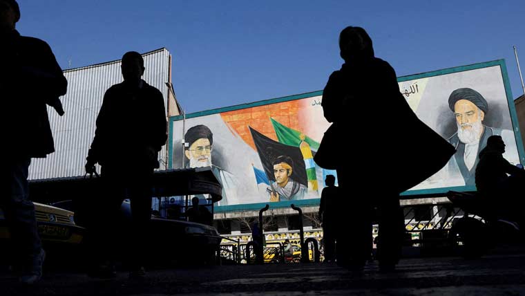 ایران میں حکومت کے حق اور امریکا کے خلاف ریلیاں