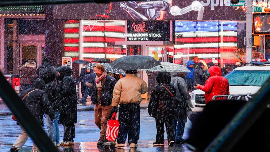 New York mayor orders citywide travel ban as major storm hits US