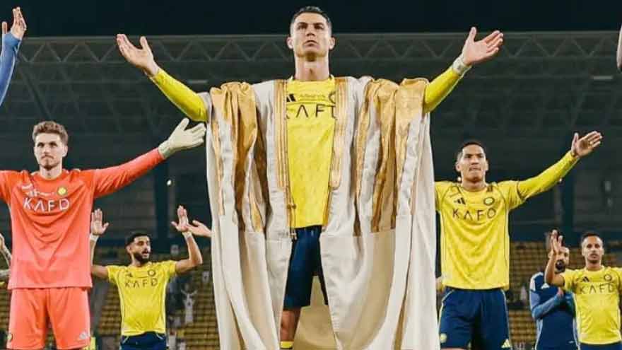 Cristiano Ronaldo hits 500 goals, celebrates in Saudi Bisht