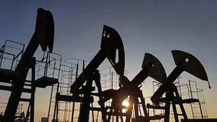 امریکا ایران کشیدگی: عالمی منڈی میں خام تیل کی قیمتیں 6 ماہ کی بلند ترین سطح پر پہنچ گئیں