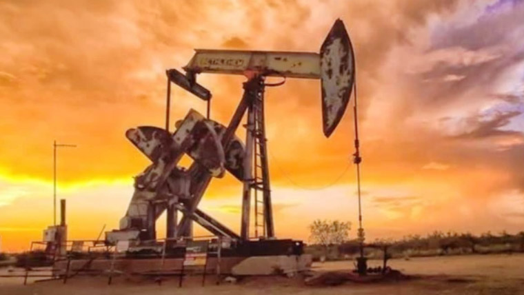 امریکا ایران کشیدگی: عالمی منڈی میں خام تیل کی قیمتیں 6 ماہ کی بلند ترین سطح پر