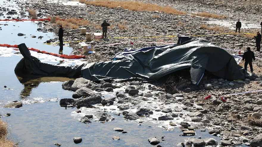 Iranian military helicopter crashes into fruit market, four dead