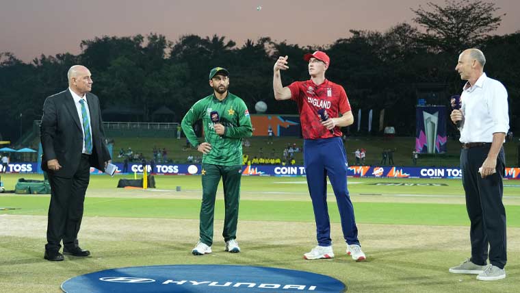 ٹی20 ورلڈ کپ سپر 8 مرحلہ: پاکستان کا انگلینڈ کے خلاف ٹاس جیت کر بیٹنگ کا فیصلہ