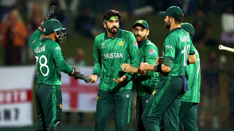 ٹی 20 ورلڈ کپ: پاکستان کی سیمی فائنل میں رسائی کیلئے اگر مگر کا کھیل شروع