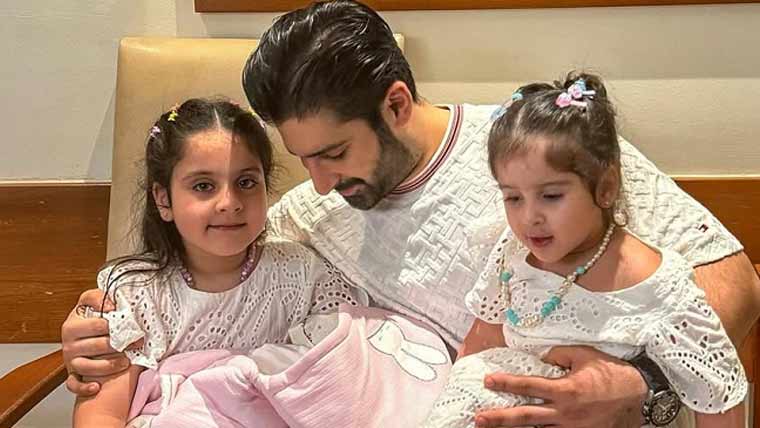 اداکار منیب بٹ نے بیٹیوں کو زندگی میں ’برکت‘ قرار دے دیا