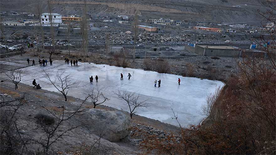 Warmer winters leave Pakistan festival on thin ice