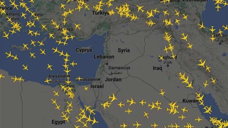ایران پر اسرائیلی حملوں کے بعد خلیجی فضائی حدود بند، پروازیں منسوخ، فضائی راستے متاثر