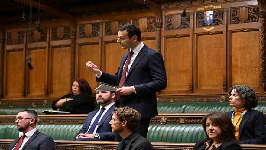 UK minister quits despite review clearing him over alleged journalist investigation