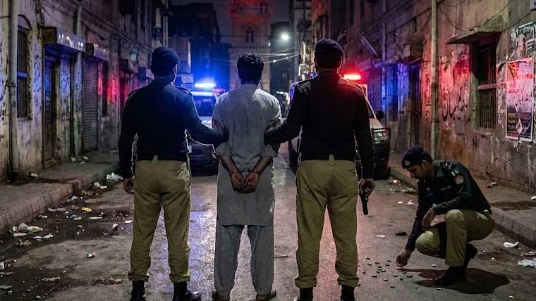 کراچی: سال نو کی پہلی گرفتاری، ہوائی فائرنگ کرتا ملزم رنگے ہاتھوں گرفتار