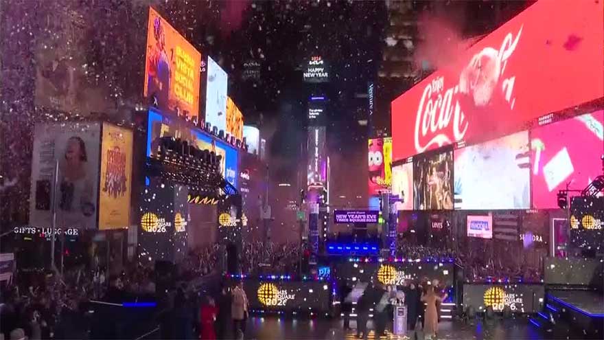 Fireworks displayed as Pakistan bids adieu to 2025, New Yorkers welcome 2026 at Times Square