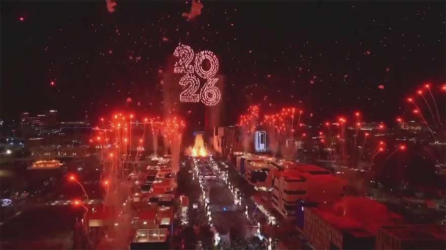 Fireworks displayed as Pakistan bids adieu to 2025, New Yorkers welcome 2026 at Times Square