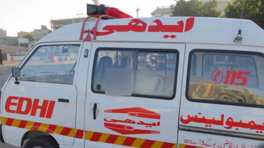 One killed as car collides with truck in Karachi