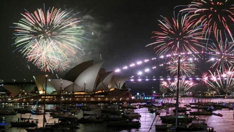 دنیا بھر میں سال نو کے موقع پر ادا کی جانے والی دلچسپ و عجیب رسمیں