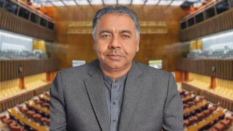 پی ٹی آئی نے سینیٹر سیف اللہ ابڑو کیخلاف نااہلی کا ریفرنس دائر کر دیا