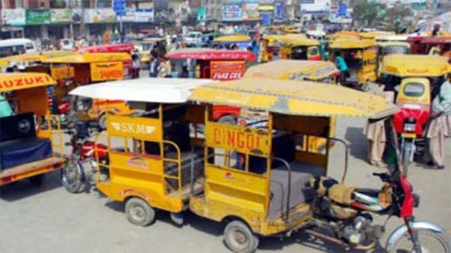 Peshawar authorities announce strict measures to curb traffic chaos, enforce taxi registration