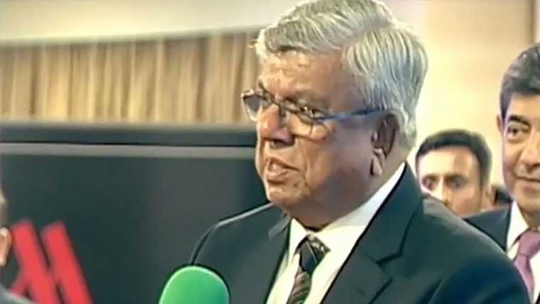 جو ملازم کارکردگی دکھائے گا وہی پی آئی اے میں رہے گا: عارف حبیب