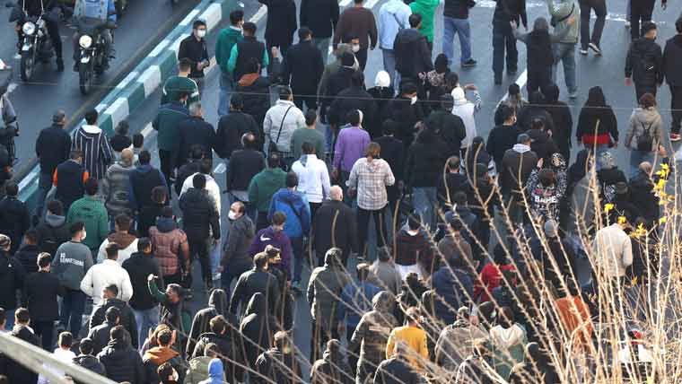 ایران میں احتجاجی مظاہرے پانچویں روز بھی جاری، سکیورٹی اہلکار سمیت 7 مظاہرین جاں بحق