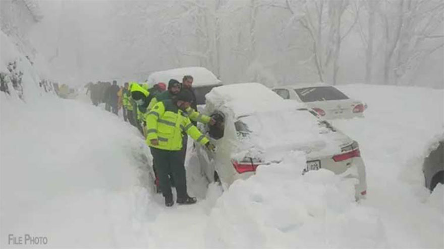 Rescuers retrieve stranded tourists' vehicles from snow in Abbottabad