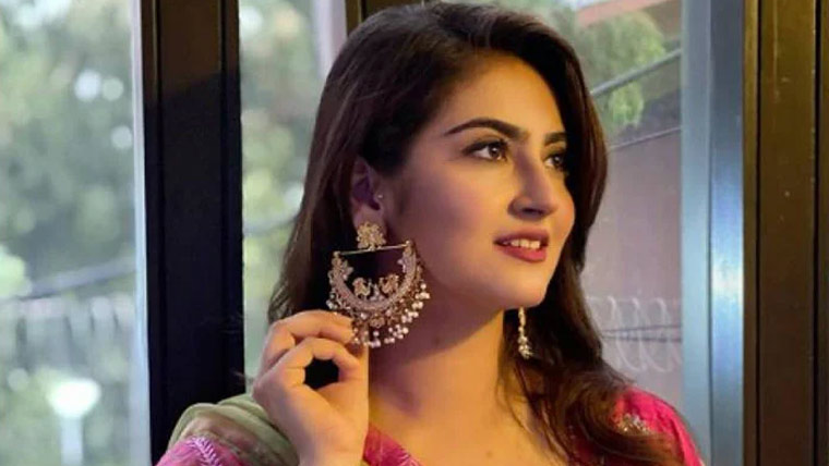 حبا بخاری نے سوشل میڈیا پر اپنے تین ناموں کی وجہ بتا دی