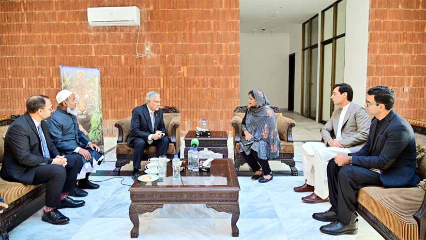 DPM Dar visits Bangladesh High Commission to condole demise of Khaleda Zia