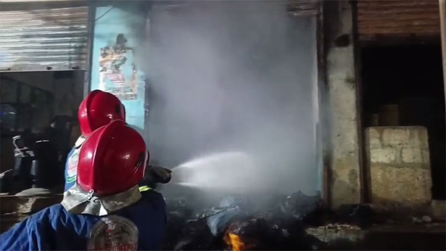 Fire erupts after cylinder explosion in Karachi's Manghopir area