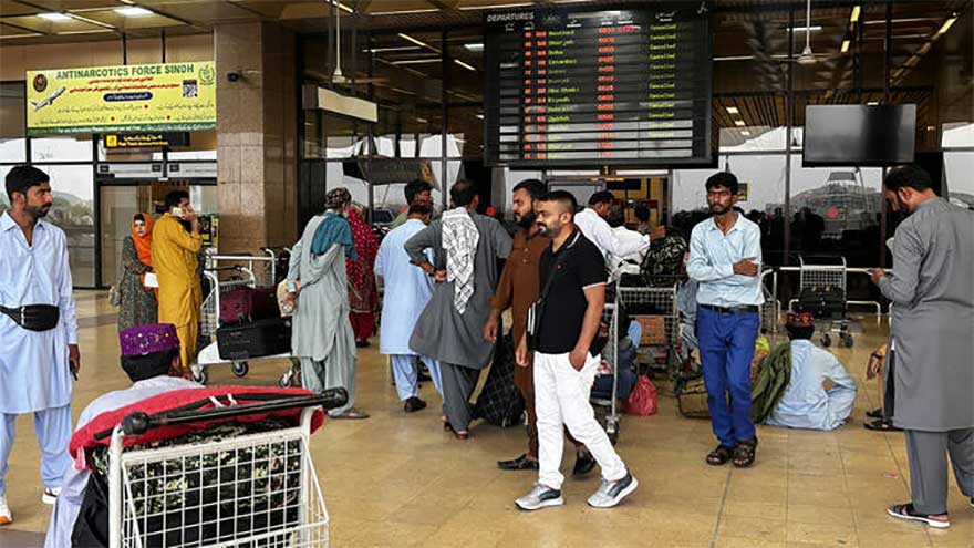 FIA sets up facilitation desks for passengers amid offloading complaints