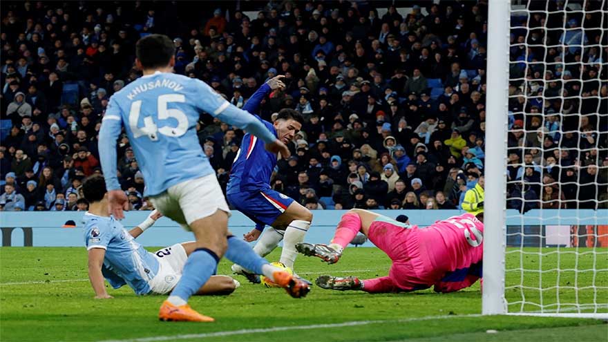 Man City held by Chelsea in major title blow, Liverpool denied in Fulham thriller