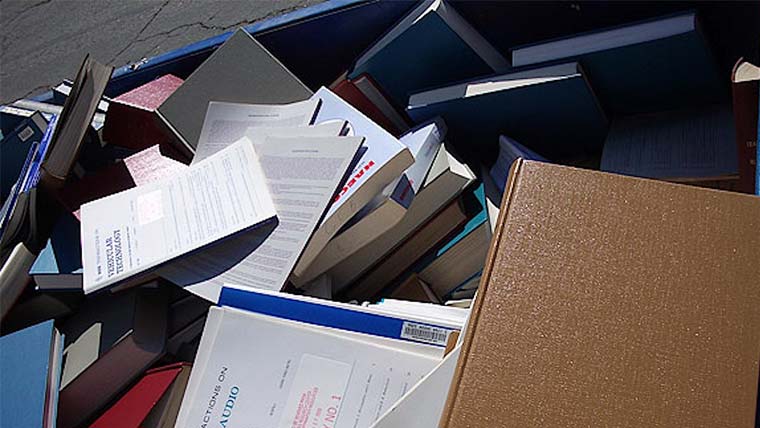 ناسا کی سب سے بڑی تحقیقی لائبریری بند، ہزاروں کتب اور دستاویزات کو خطرہ