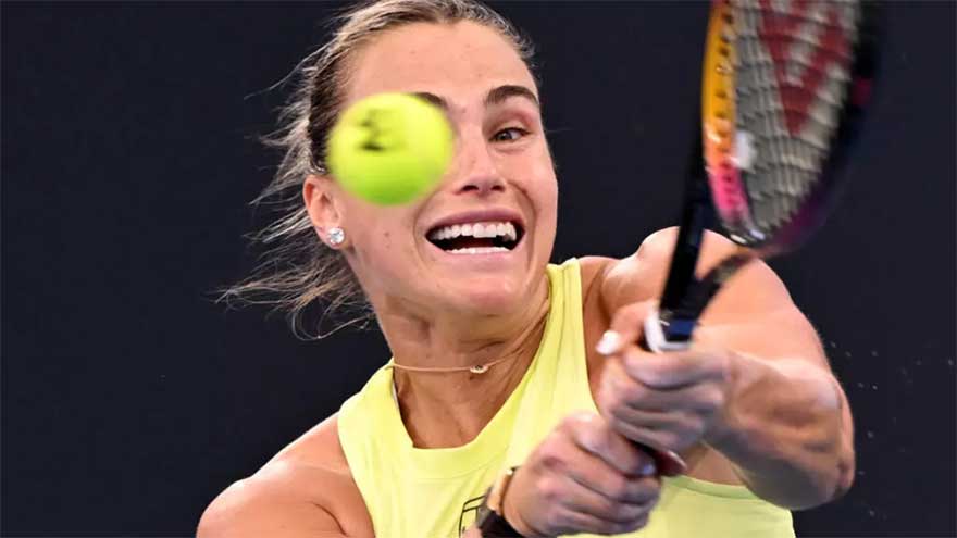 'Battle of the Sexes' rivals have mixed fortunes in Brisbane