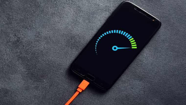 لاہوریوں کیلئے ایمرجنسی موبائل فون چارجنگ سروس متعارف