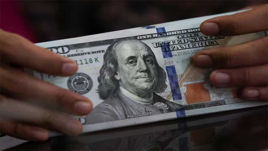 Dollar on the defensive as traders await key US economic data